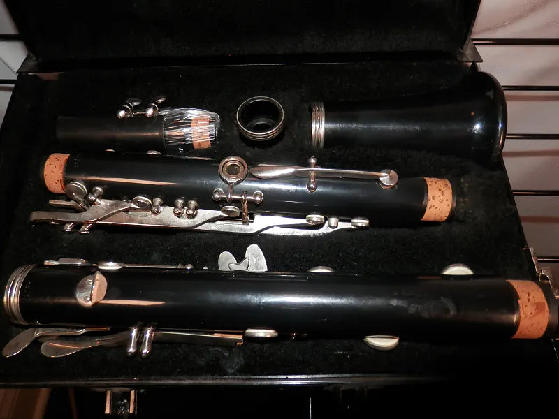 Vito Reso-Tone 3 Bb Student Clarinet with case and mouthpiece used Recently  Serviced