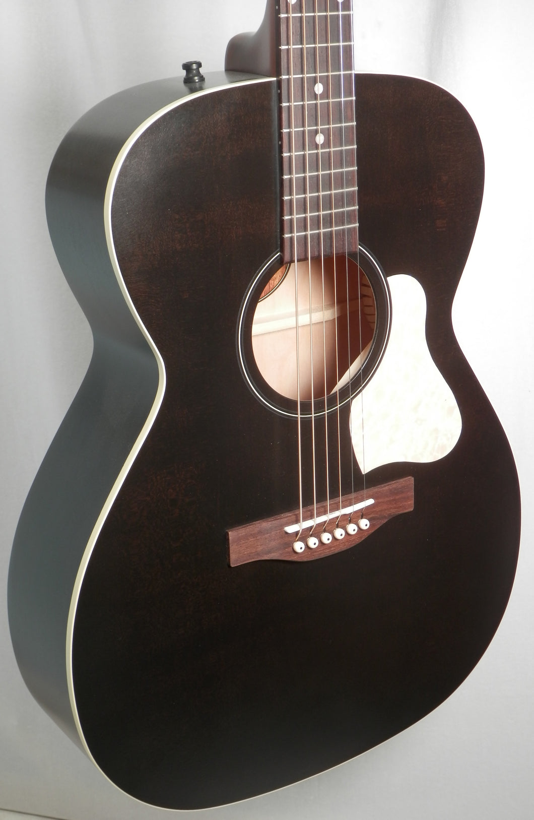 Art & Lutherie Legacy Faded Black Concert Hall Acoustic Guitar Solid Cedar Top (Model # 045563)
