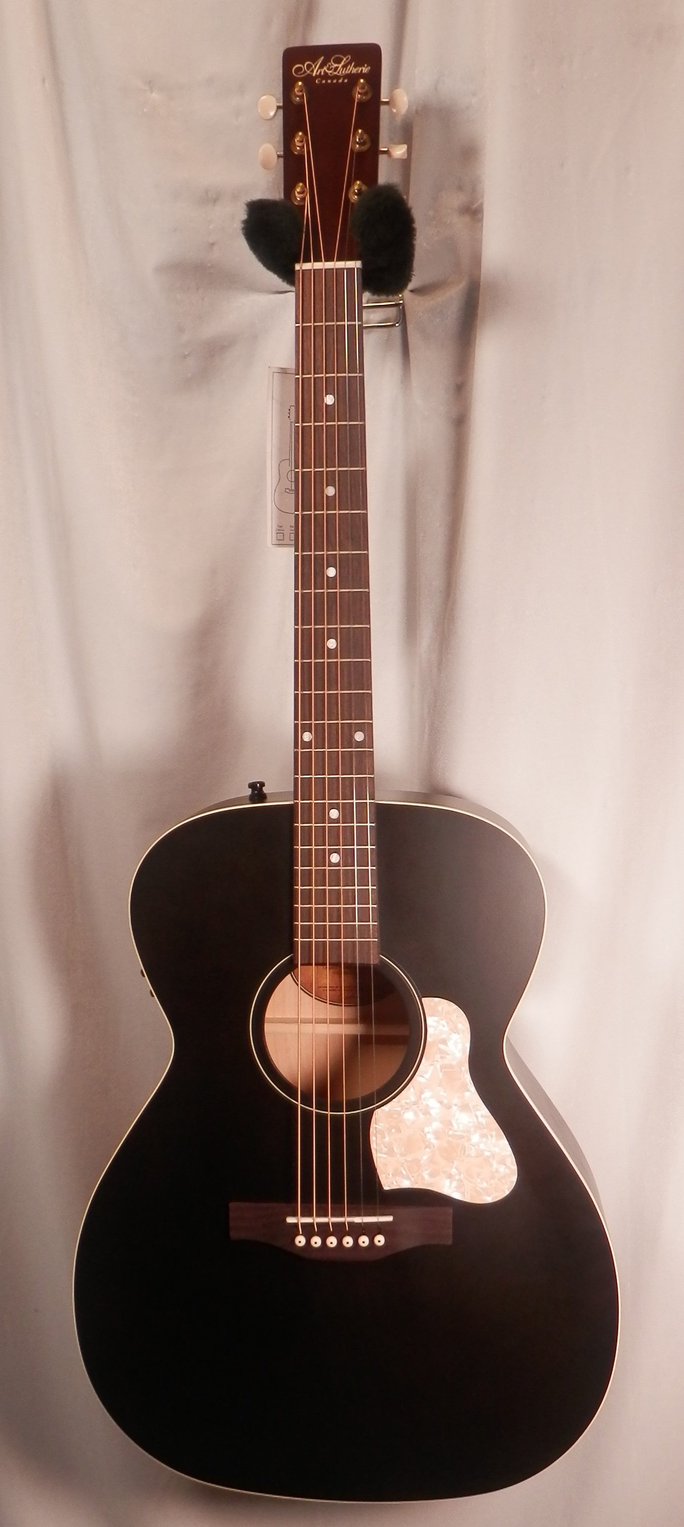 Art & Lutherie 042388 Legacy QIT Faded Black Concert Hall
