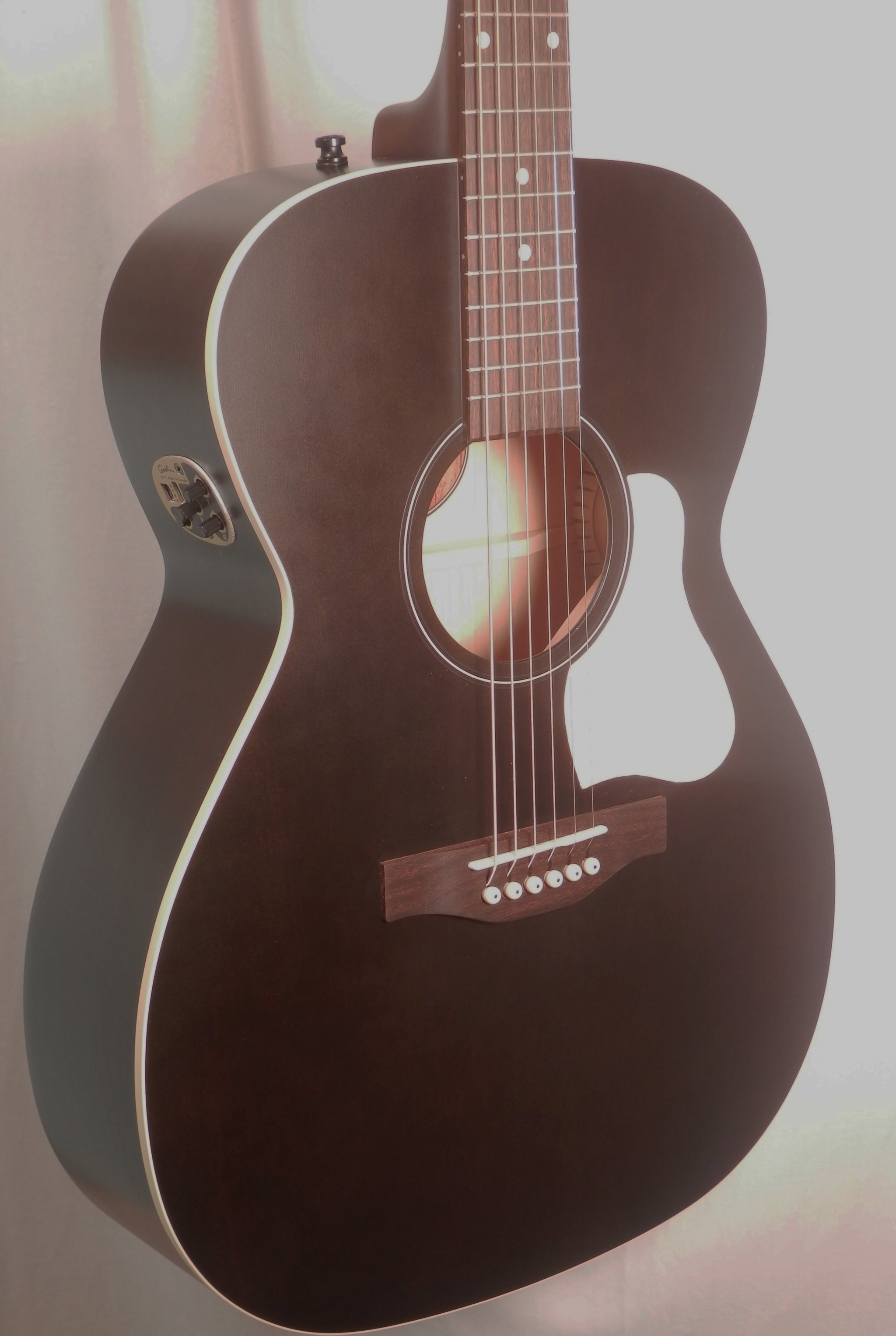 Art & Lutherie 042388 Legacy QIT Faded Black Concert Hall