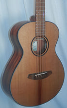 Load image into Gallery viewer, Breedlove Discovery S Companion Red cedar-African mahogany Natural Satin Acoustic
